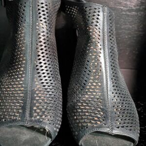 Black peep toe sandals